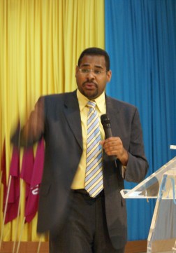 Pastor Israel Valenzuela
